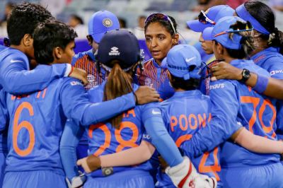 indian womens cricket team huddle 1621442366