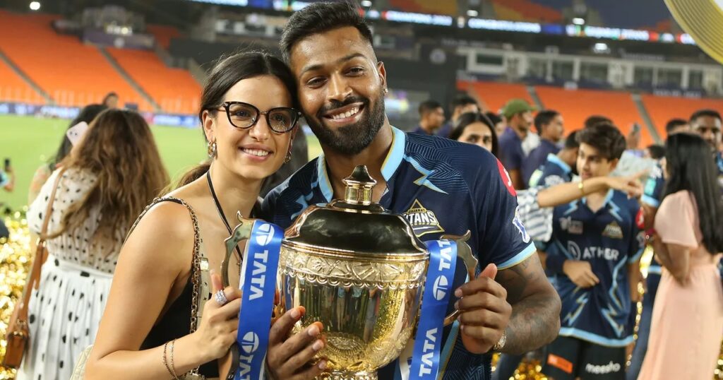 Hardik pandya and wife with ipl trophy