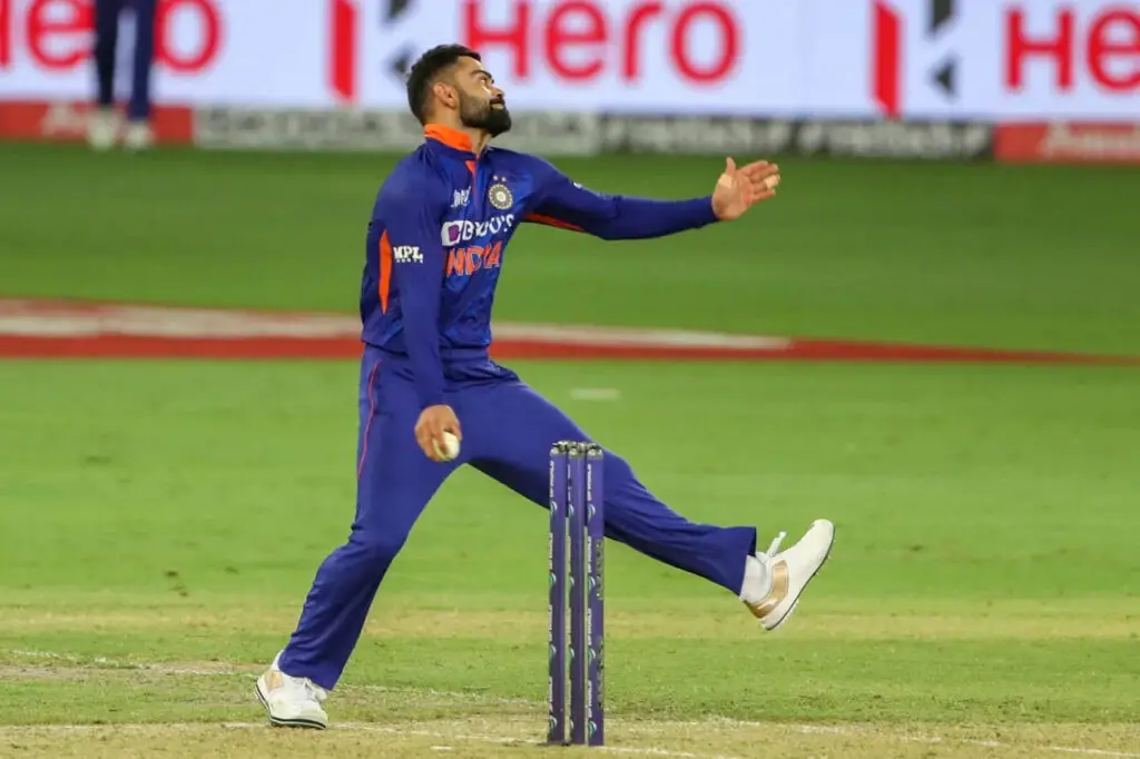 virat kohli bowling