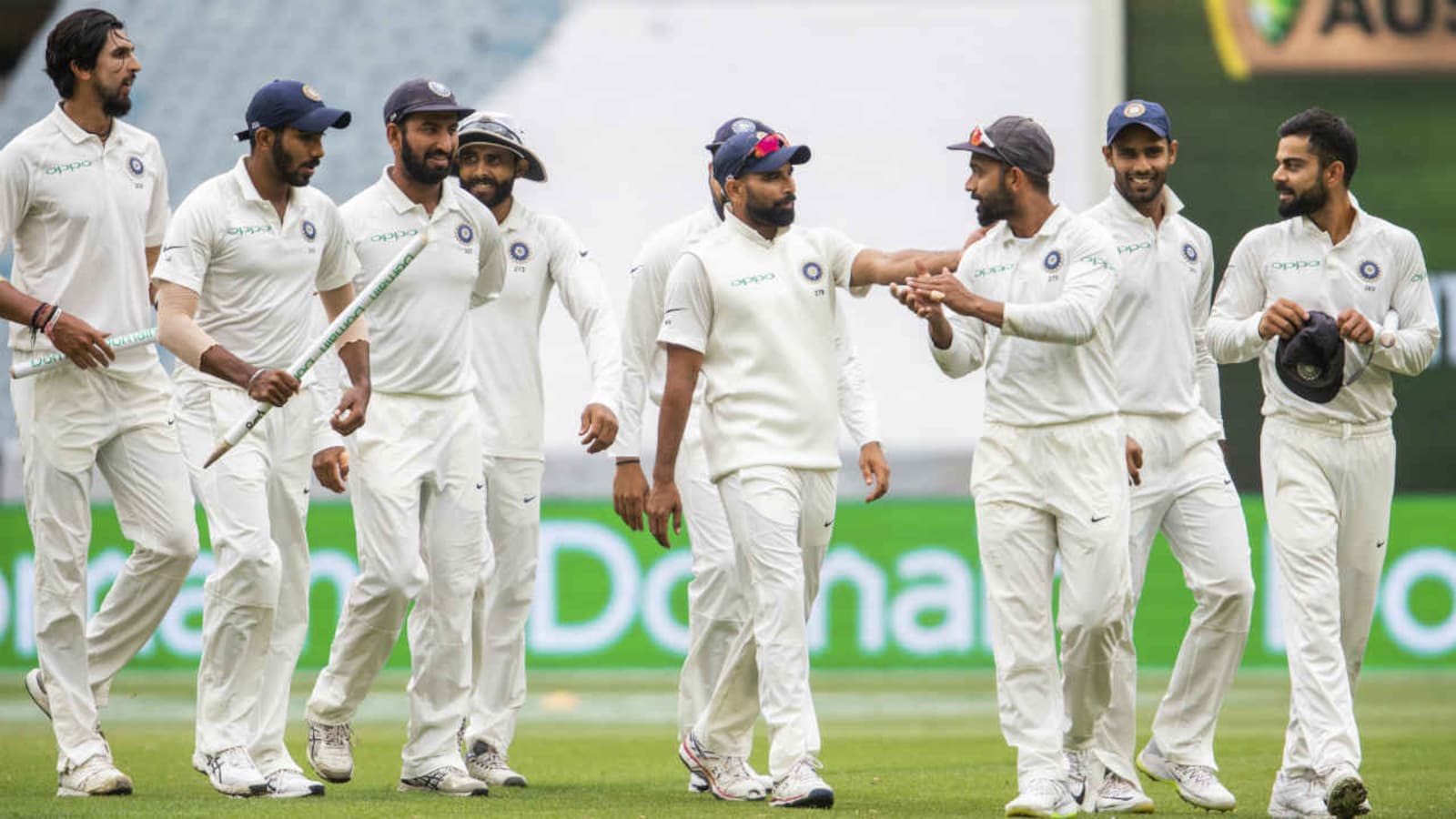 india vs australia 3rd test team india leave the field